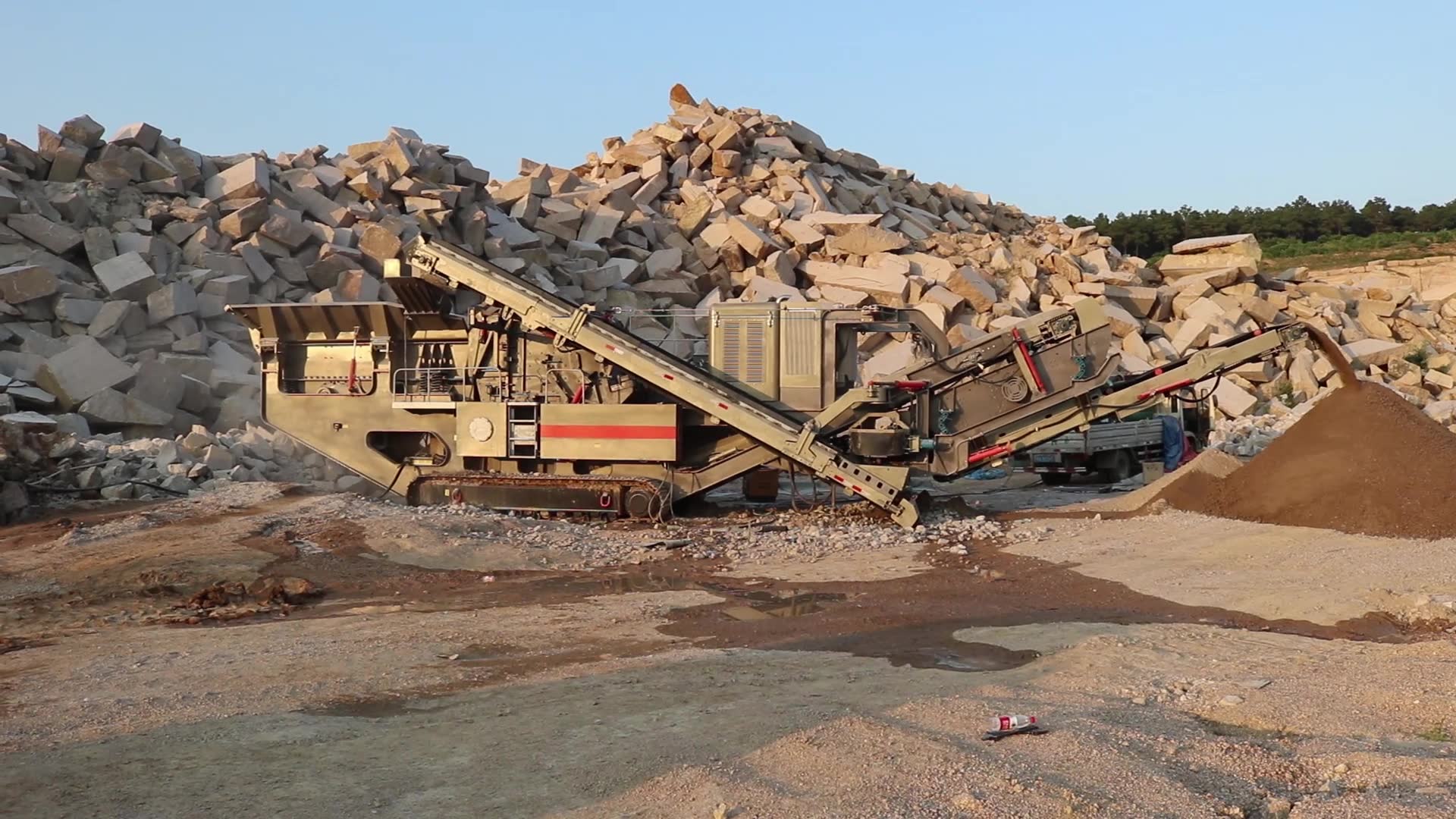 邁科路移動破碎站,礦山機械生產(chǎn)企業(yè)的領(lǐng)頭羊_嗶哩嗶哩 (゜-゜)つロ